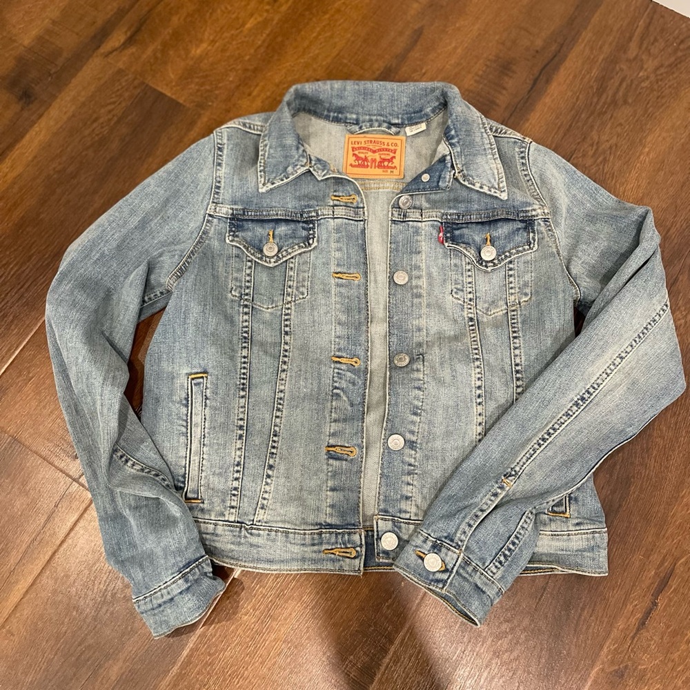 Levi’s denim jacket. Size medium.